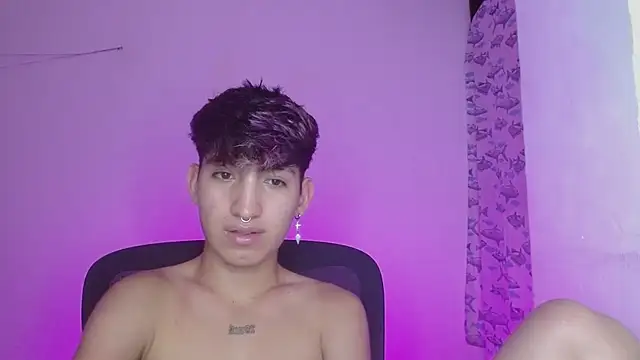 Snapshot of littlextreme chatting on 02/23/25, 04:28 littlextreme online show from 02/23/25, 04:28