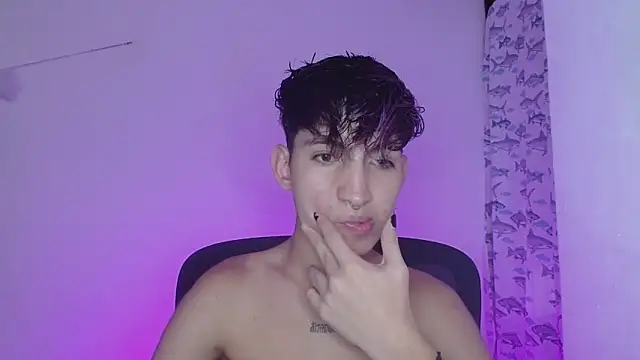 Snapshot of littlextreme chatting on 02/14/25, 03:22 littlextreme online show from 02/14/25, 03:22