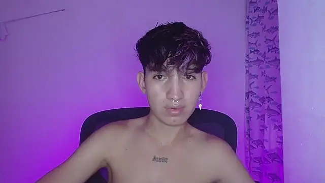 Snapshot of littlextreme chatting on 02/14/25, 06:23 littlextreme online show from 02/14/25, 06:23