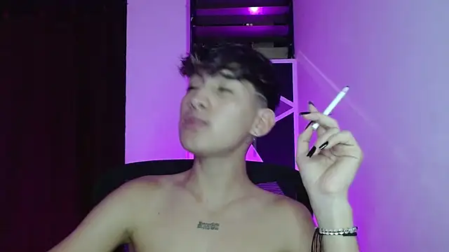 Snapshot of littlextreme chatting on 03/22/25, 10:17 littlextreme online show from 03/22/25, 10:17