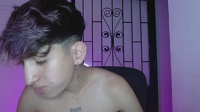 Snapshot of littlextreme chatting on 02/10/25, 11:55 littlextreme online show from 02/10/25, 11:55