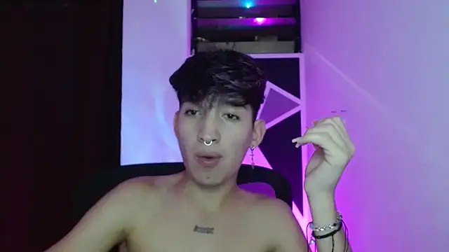 Snapshot of littlextreme chatting on 03/17/25, 07:13 littlextreme online show from 03/17/25, 07:13