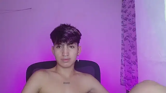 Snapshot of littlextreme chatting on 02/23/25, 07:33 littlextreme online show from 02/23/25, 07:33