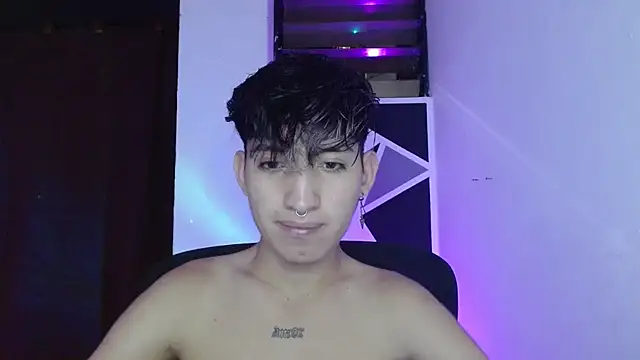 Snapshot of littlextreme chatting on 03/17/25, 01:03 littlextreme online show from 03/17/25, 01:03