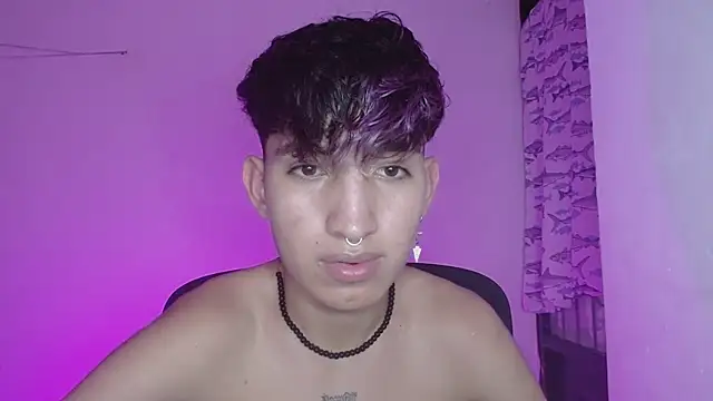 Snapshot of littlextreme chatting on 02/08/25, 04:25 littlextreme online show from 02/08/25, 04:25