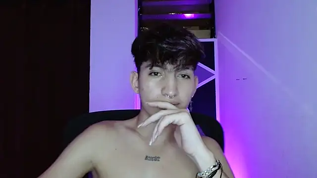 Snapshot of littlextreme chatting on 03/16/25, 04:41 littlextreme online show from 03/16/25, 04:41