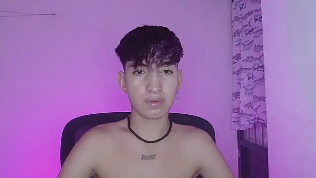 Snapshot of littlextreme chatting on 02/08/25, 01:22 littlextreme online show from 02/08/25, 01:22