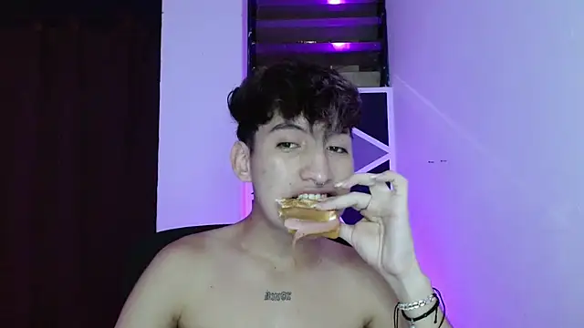 Snapshot of littlextreme chatting on 03/16/25, 01:38 littlextreme online show from 03/16/25, 01:38