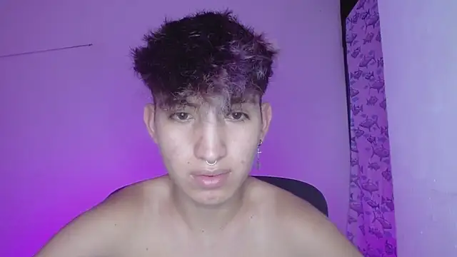 Snapshot of littlextreme chatting on 02/19/25, 01:40 littlextreme online show from 02/19/25, 01:40