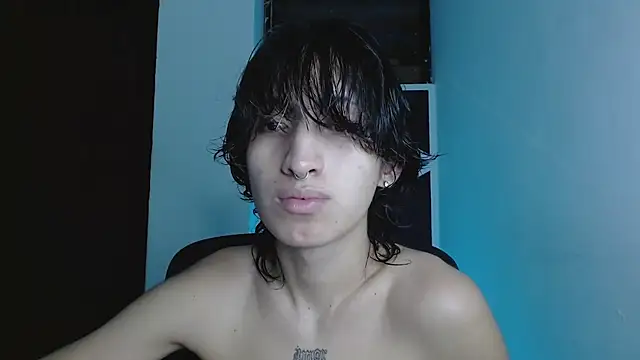 Snapshot of littlextreme chatting on 06/08/26, 02:23 littlextreme online show from 06/08/26, 02:23