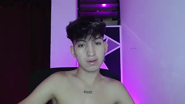 Snapshot of littlextreme chatting on 03/22/25, 12:49 littlextreme online show from 03/22/25, 12:49