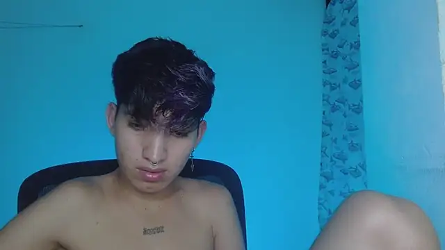 Snapshot of littlextreme chatting on 02/24/25, 08:17 littlextreme online show from 02/24/25, 08:17