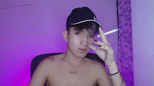 Snapshot of littlextreme chatting on 02/19/25, 04:44 littlextreme online show from 02/19/25, 04:44