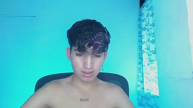 Snapshot of littlextreme chatting on 02/24/25, 11:21 littlextreme online show from 02/24/25, 11:21