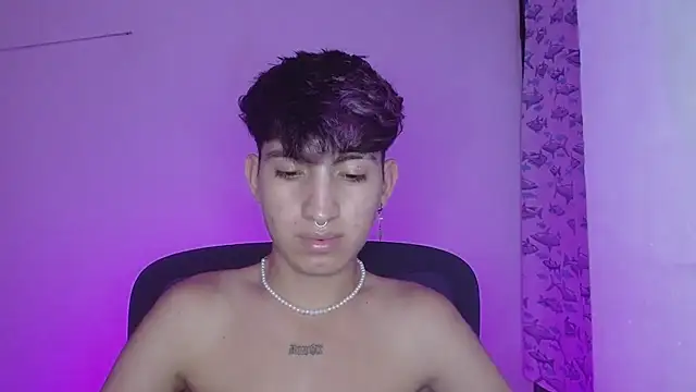 Snapshot of littlextreme chatting on 02/18/25, 04:26 littlextreme online show from 02/18/25, 04:26