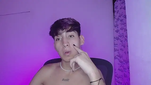 Snapshot of littlextreme chatting on 02/18/25, 07:32 littlextreme online show from 02/18/25, 07:32