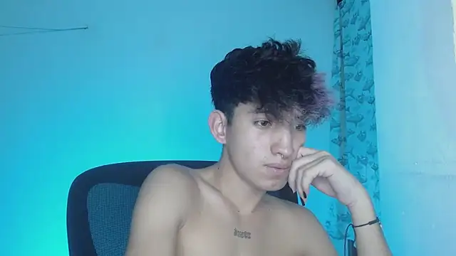 Snapshot of littlextreme chatting on 02/25/25, 05:30 littlextreme online show from 02/25/25, 05:30