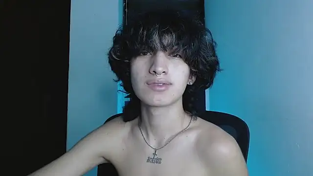 Snapshot of littlextreme chatting on 06/12/26, 02:31 littlextreme online show from 06/12/26, 02:31