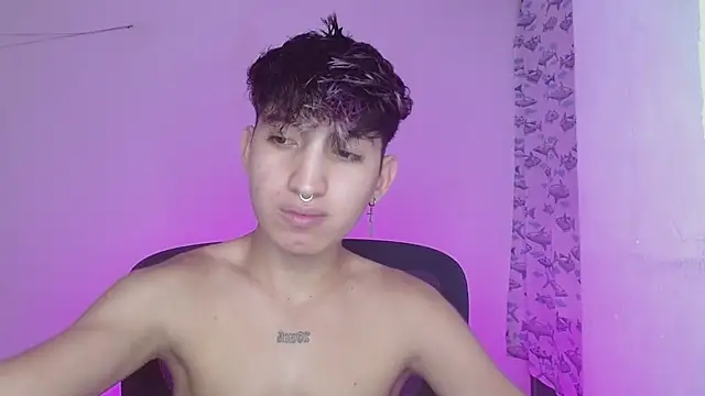 Snapshot of littlextreme chatting on 02/23/25, 01:24 littlextreme online show from 02/23/25, 01:24