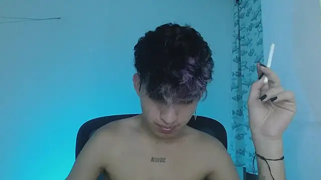 Snapshot of littlextreme chatting on 02/25/25, 02:25 littlextreme online show from 02/25/25, 02:25