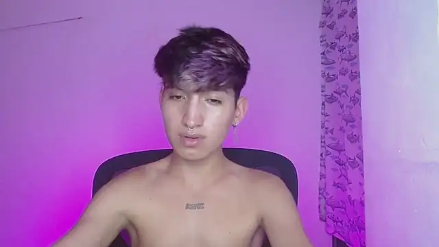 Snapshot of littlextreme chatting on 02/22/25, 08:50 littlextreme online show from 02/22/25, 08:50