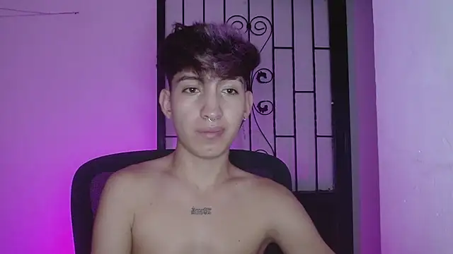 Snapshot of littlextreme chatting on 02/10/25, 02:30 littlextreme online show from 02/10/25, 02:30