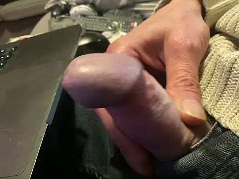 Snapshot of juicyprecumboy chatting on 04/01/26, 11:34 juicyprecumboy online show from 04/01/26, 11:34