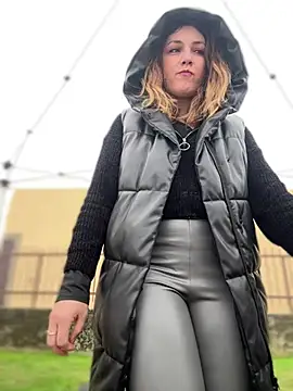 Snapshot of DaisyVibesss chatting on 02/16/25, 02:00 DaisyVibesss online show from 02/16/25, 02:00