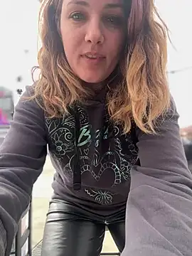 Snapshot of DaisyVibesss chatting on 03/01/25, 12:12 DaisyVibesss online show from 03/01/25, 12:12