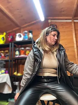 Snapshot of DaisyVibesss chatting on 01/05/25, 06:13 DaisyVibesss online show from 01/05/25, 06:13