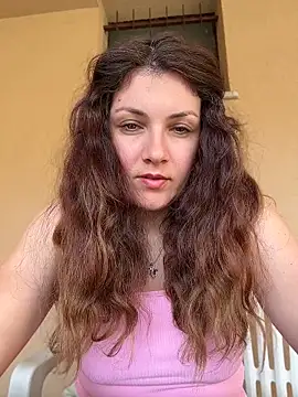 Snapshot of DaisyVibesss chatting on 04/17/26, 12:19 DaisyVibesss online show from 04/17/26, 12:19