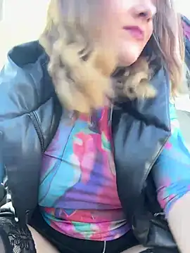 Snapshot of DaisyVibesss chatting on 03/06/25, 11:58 DaisyVibesss online show from 03/06/25, 11:58