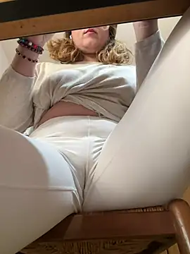 Snapshot of DaisyVibesss chatting on 01/21/25, 12:29 DaisyVibesss online show from 01/21/25, 12:29