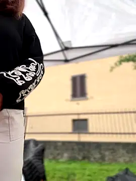 Snapshot of DaisyVibesss chatting on 10/19/25, 07:55 DaisyVibesss online show from 10/19/25, 07:55