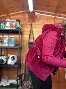 Snapshot of DaisyVibesss chatting on 12/28/24, 09:31 DaisyVibesss online show from 12/28/24, 09:31