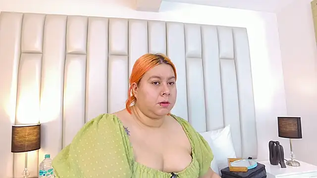 aandreaperez online show from 12/04/25, 11:42