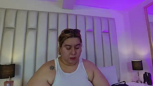 aandreaperez online show from 06/25/26, 07:30