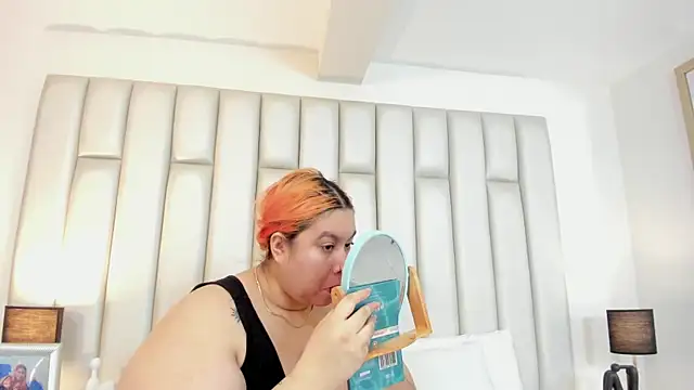 aandreaperez online show from 10/21/25, 11:42