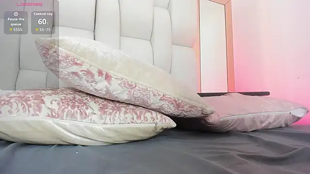 Snapshot of kylie_sexy2000 chatting on 09/22/25, 10:27 kylie sexy2000 online show from 09/22/25, 10:27