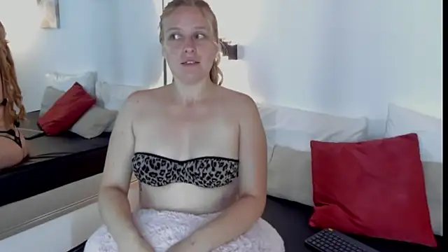 EmilySumer online show from 04/17/26, 05:10