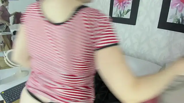 EmilySumer online show from 11/27/25, 09:04