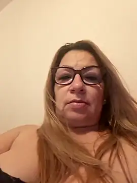 Snapshot of gisela27 chatting on 06/08/26, 05:52 gisela27 online show from 06/08/26, 05:52