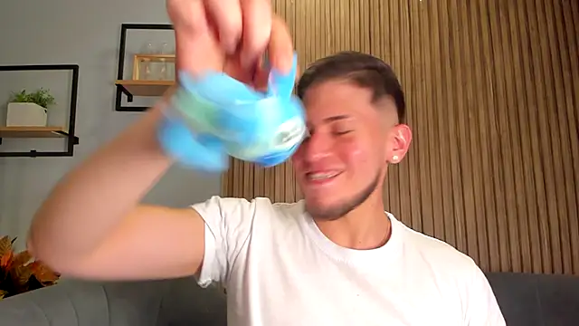 SebastianMaximoff online show from 12/16/25, 07:29