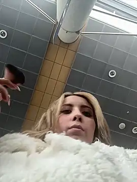 ValeriaHot69 online show from 12/17/25, 02:00