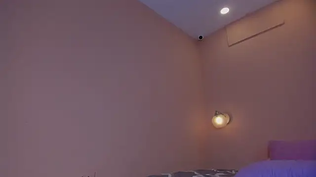 Snapshot of ale_cam chatting on 05/16/26, 12:20 ale cam online show from 05/16/26, 12:20