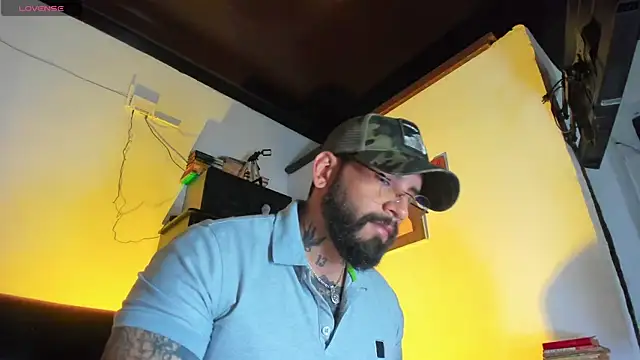 CamiloGray  online show from 10/22/25, 01:43