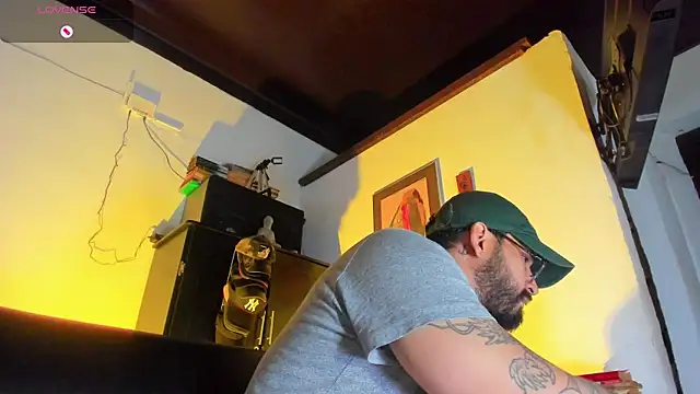 CamiloGray  online show from 10/28/25, 02:16