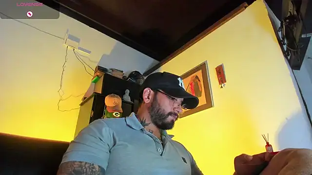 CamiloGray  online show from 11/18/25, 02:42