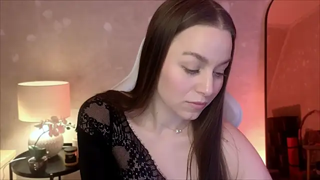 Snapshot of MilaFleur chatting on 11/19/25, 03:34 MilaFleur online show from 11/19/25, 03:34