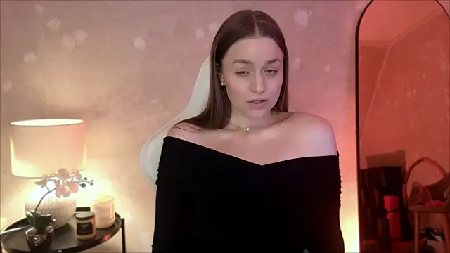 Snapshot of MilaFleur chatting on 11/21/25, 03:11 MilaFleur online show from 11/21/25, 03:11